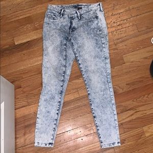 Mid-Rise Denim Legging